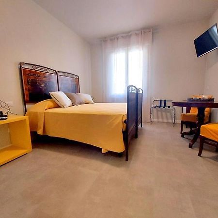 Il Trovatore Rooms Parma Esterno foto
