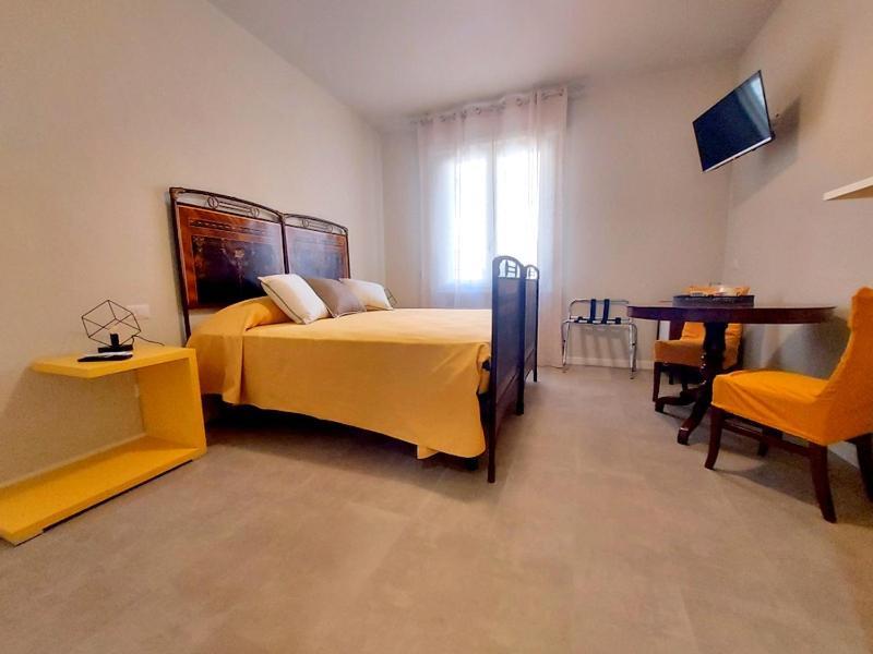 Il Trovatore Rooms Parma Esterno foto
