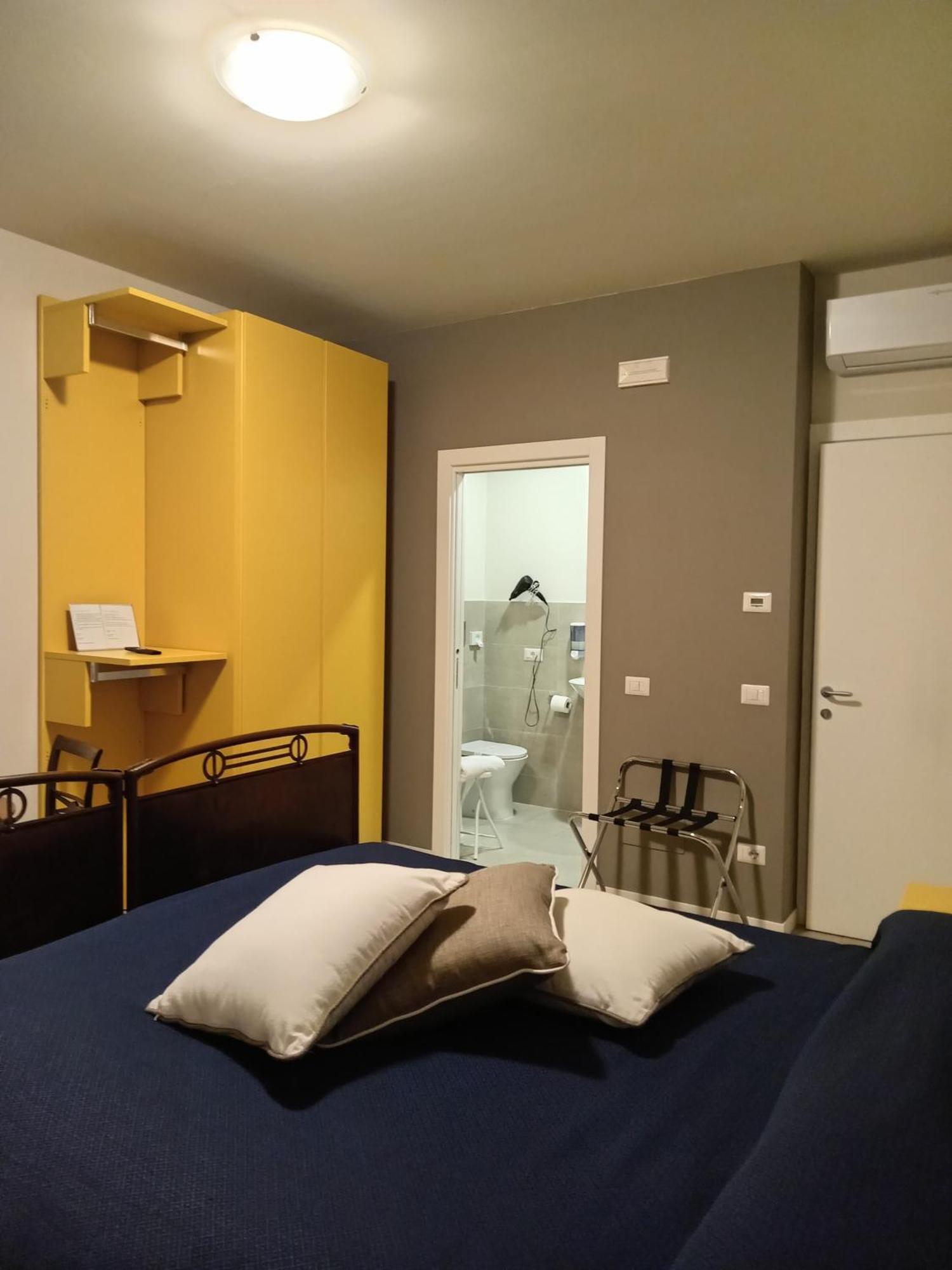 Il Trovatore Rooms Parma Esterno foto
